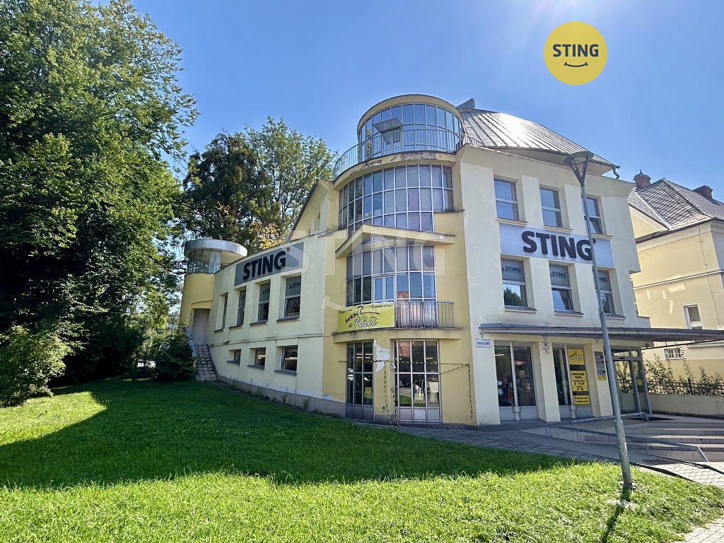 Pronájem kanceláře 830 m²