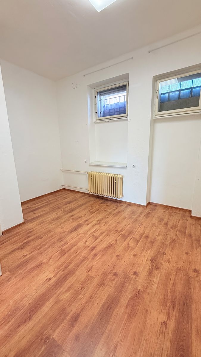Pronájem kanceláře 49 m² – fotografie 3