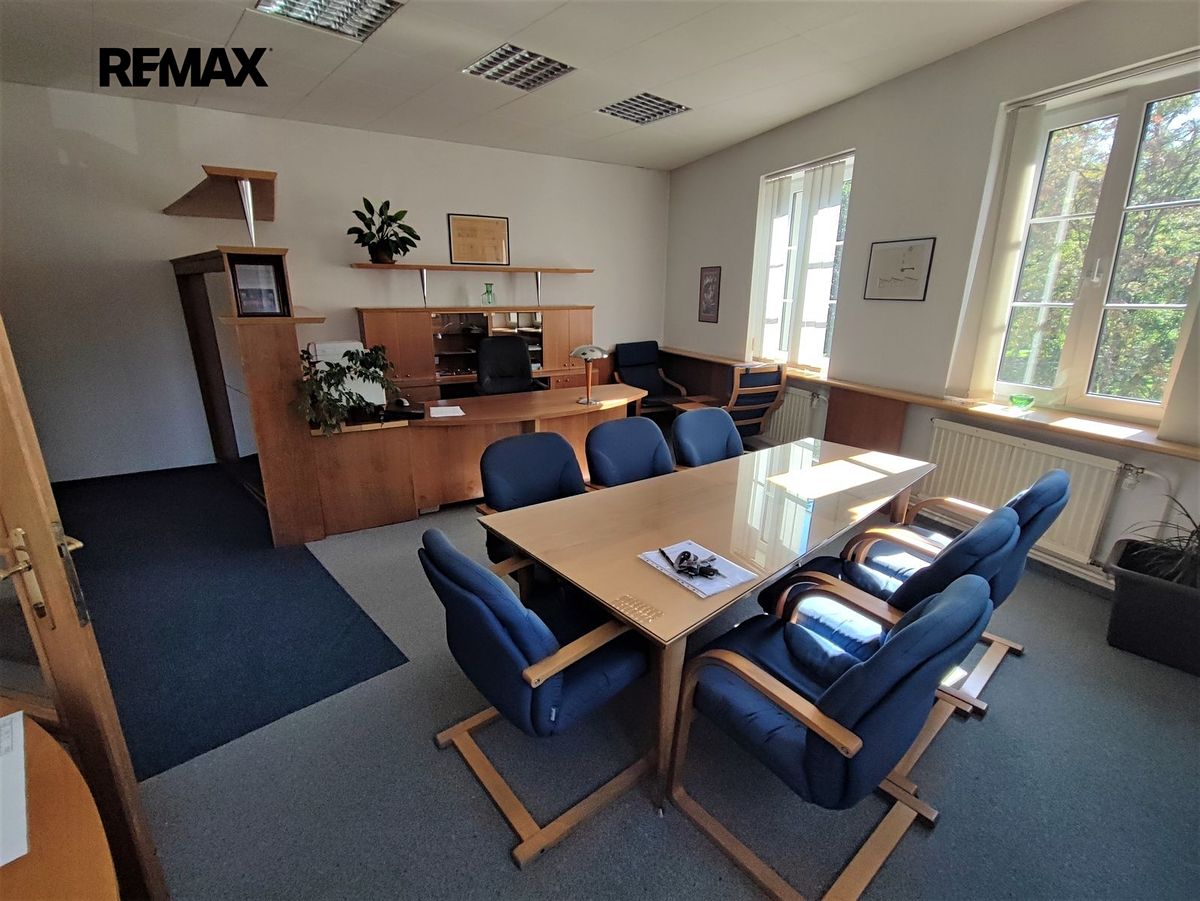 Prodej rodinného domu 220 m², pozemek 144 m² – fotografie 3