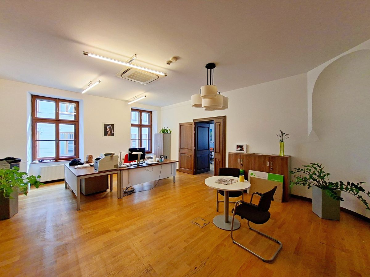 Pronájem kanceláře 207 m² – fotografie 2
