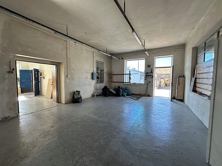 Комерційне приміщення на продаж, 2 000 м² (9 з 23)