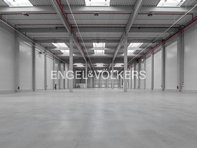 Pronájem komerčního prostoru, 4 200 m² (3 z 8)