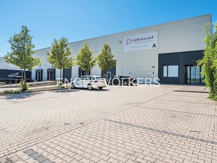 Pronájem komerčního prostoru, 6 513 m² (1 z 14)