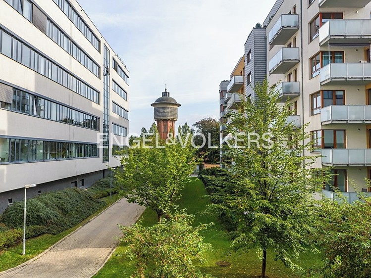 Pronájem komerčního prostoru, 450 m² (1 z 5)