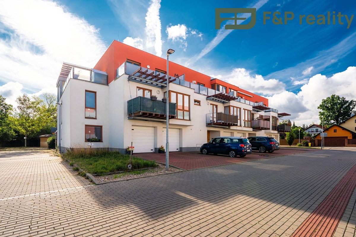 Pronájem bytu 4+kk 93 m²