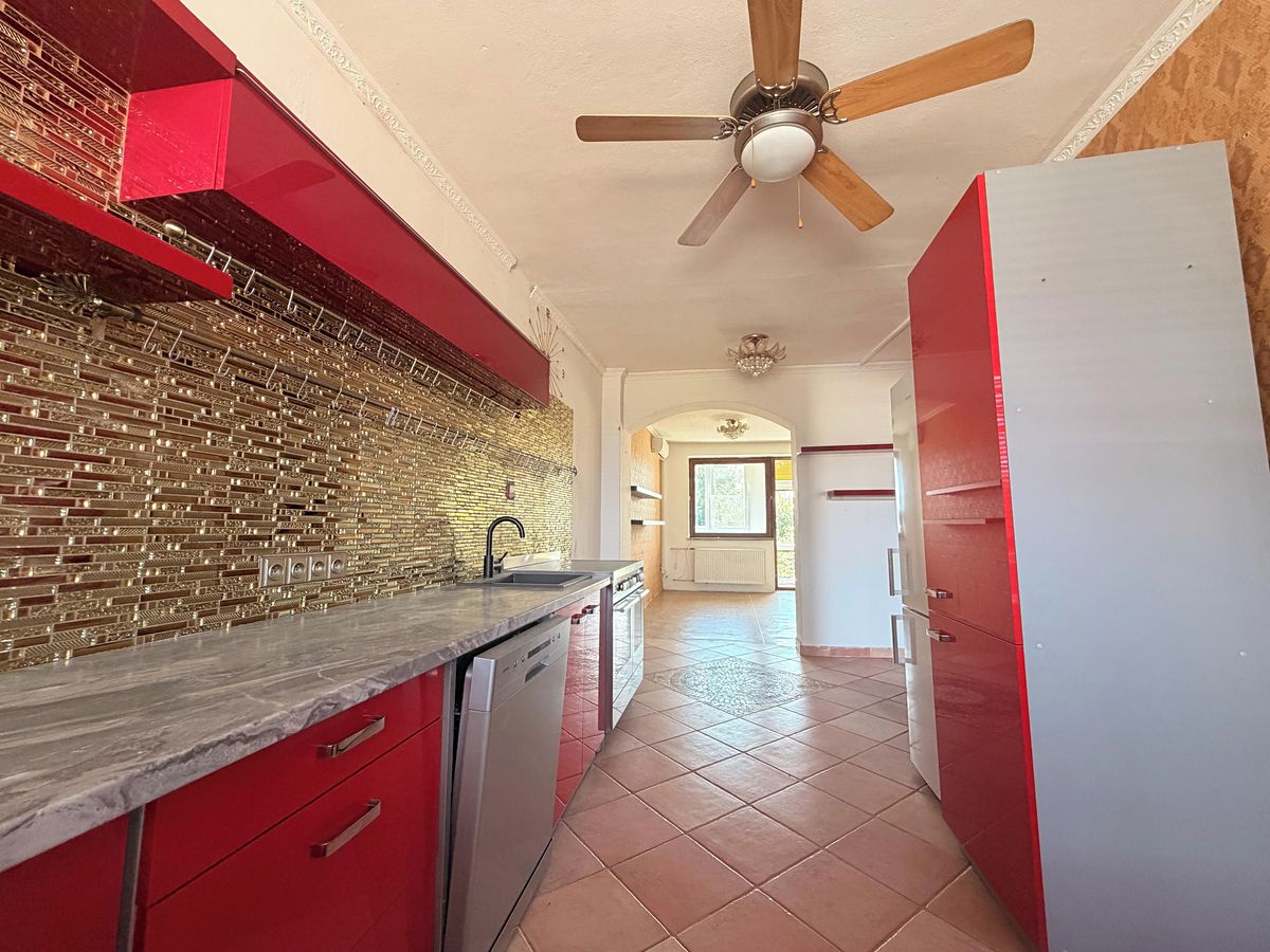 Prodej rodinného domu 220 m², pozemek 477 m² – fotografie 3