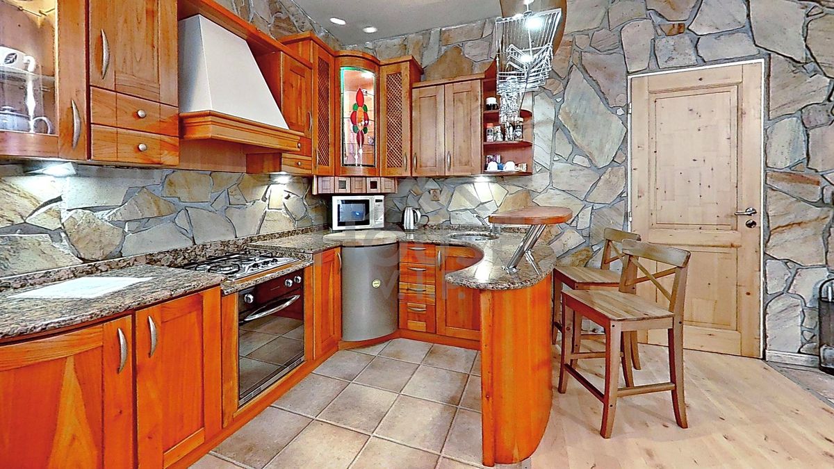 Prodej vícegeneračního domu 239 m², pozemek 414 m² – fotografie 2