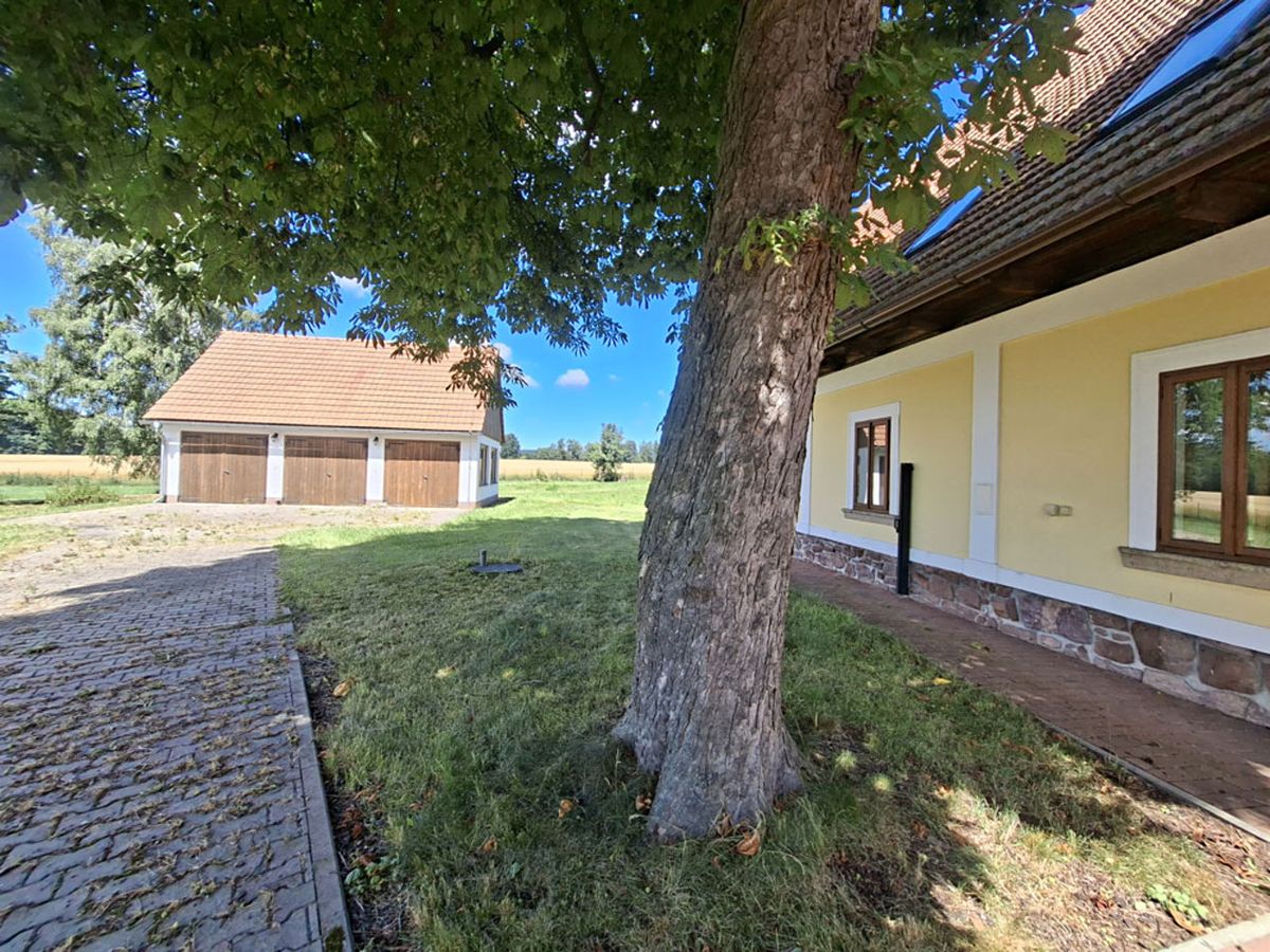 Prodej rodinného domu 350 m², pozemek 6133 m² – fotografie 3