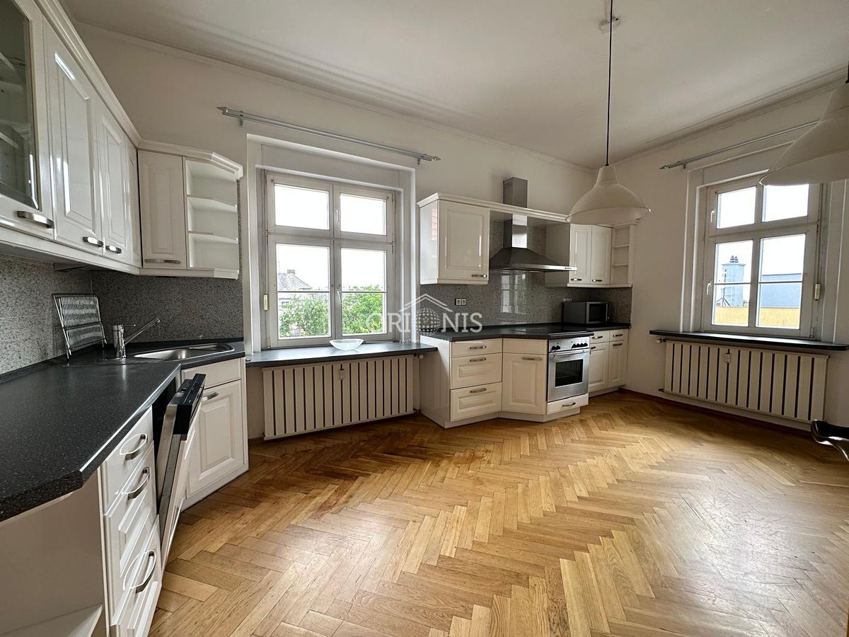 Prodej vily 626 m², pozemek 618 m² – fotografie 2