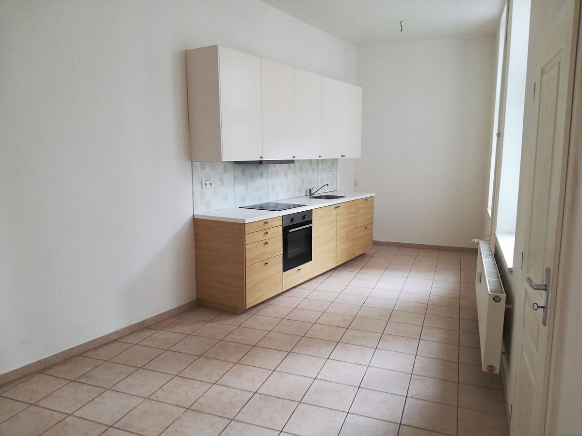 Pronájem bytu 2+1 90 m² – fotografie 2