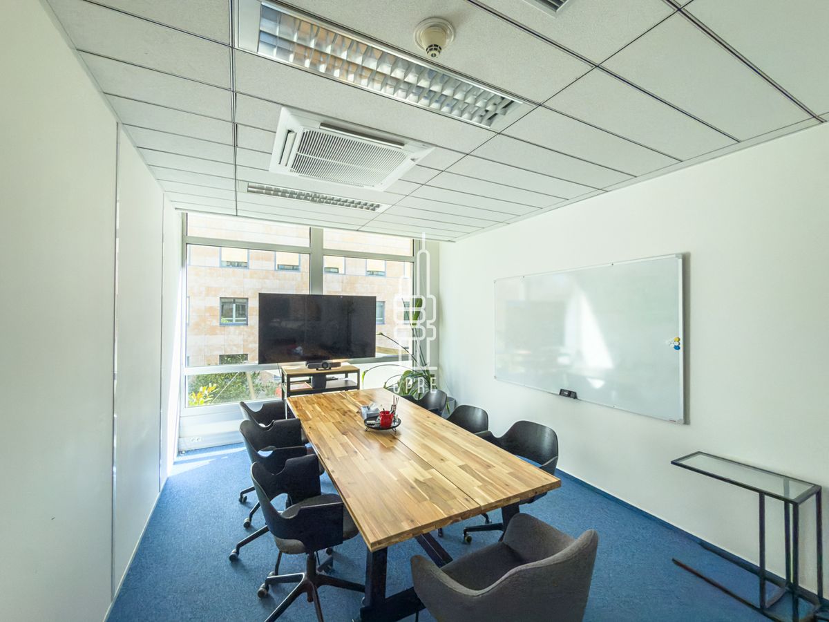 Pronájem kanceláře 160 m² – fotografie 2