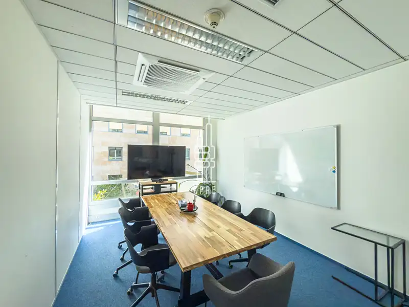 Pronájem kanceláře 183 m², Praha – náhled fotky 2