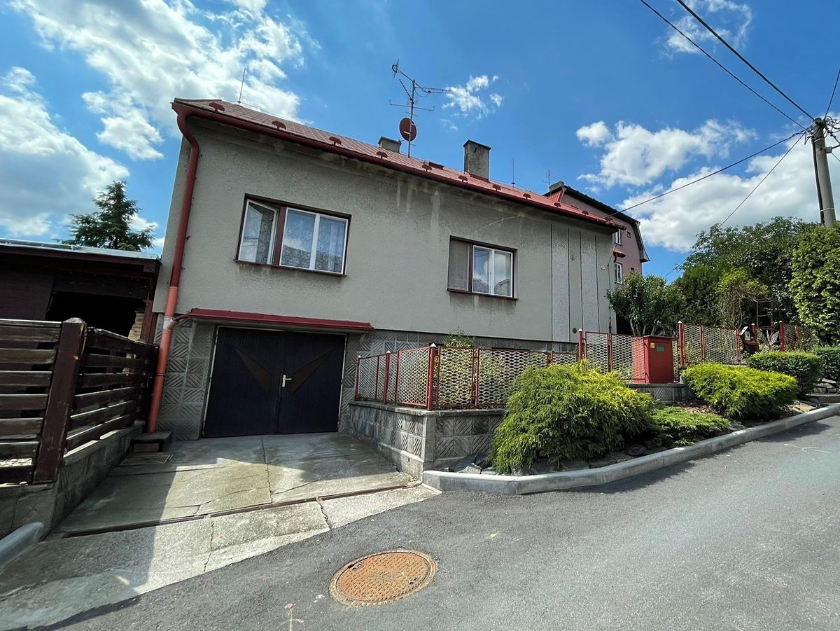 Prodej vícegeneračního domu 234 m², pozemek 574 m² – fotografie 2