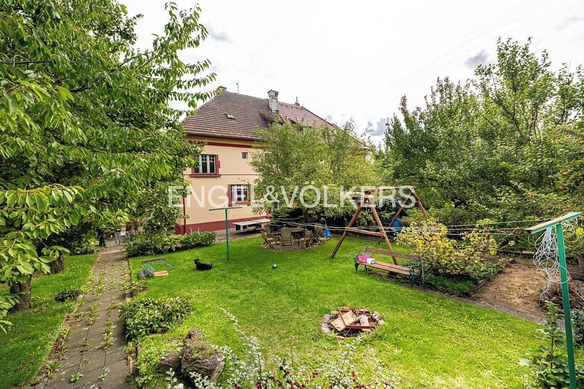 Prodej rodinného domu 255 m², pozemek 740 m² – fotografie 3