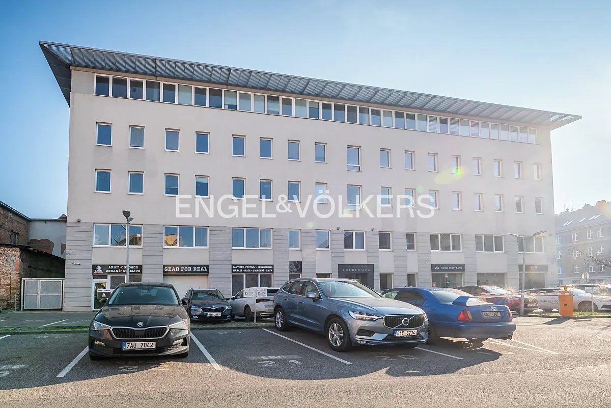 Pronájem kanceláře 394 m²