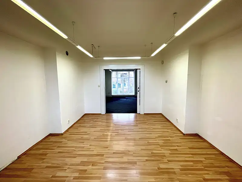 Pronájem kanceláře 140 m², Praha – náhled fotky 2