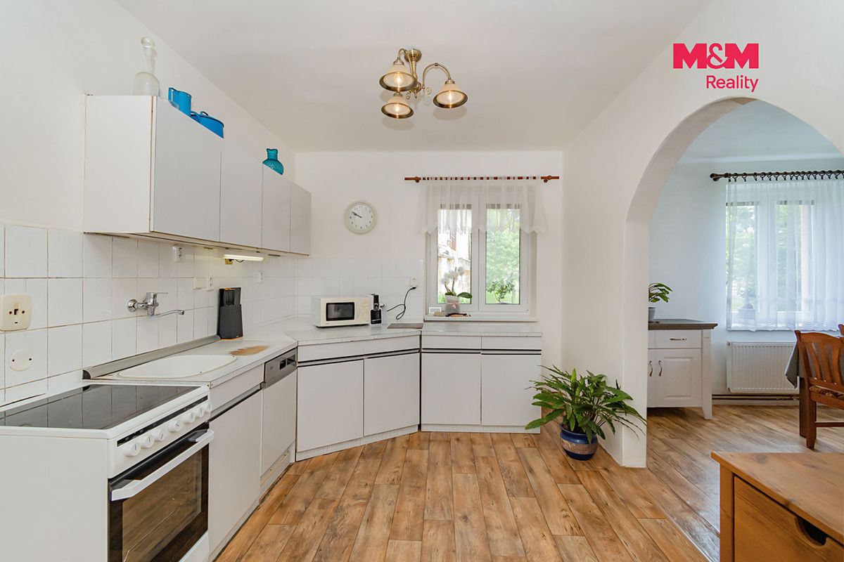 Prodej rodinného domu 140 m², pozemek 1758 m² – fotografie 4