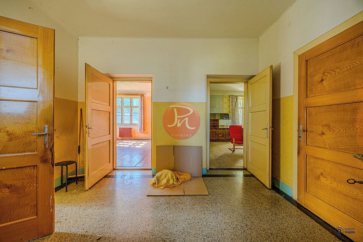 Prodej rodinného domu 200 m², pozemek 596 m² – fotografie 2
