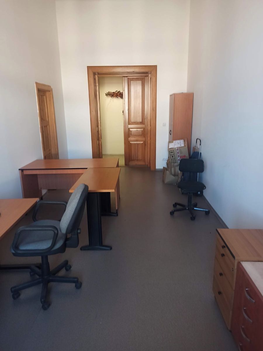 Pronájem kanceláře 266 m² – fotografie 3