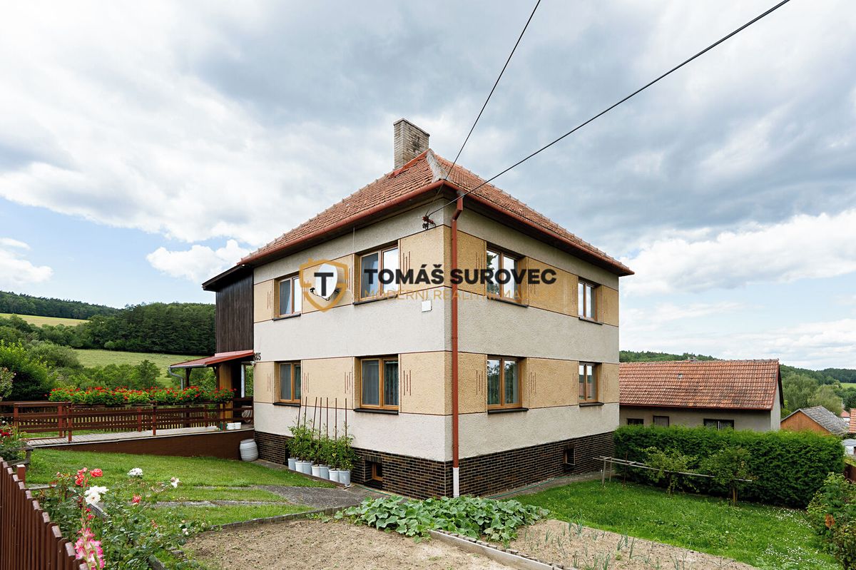 Prodej rodinného domu 260 m², pozemek 2204 m²