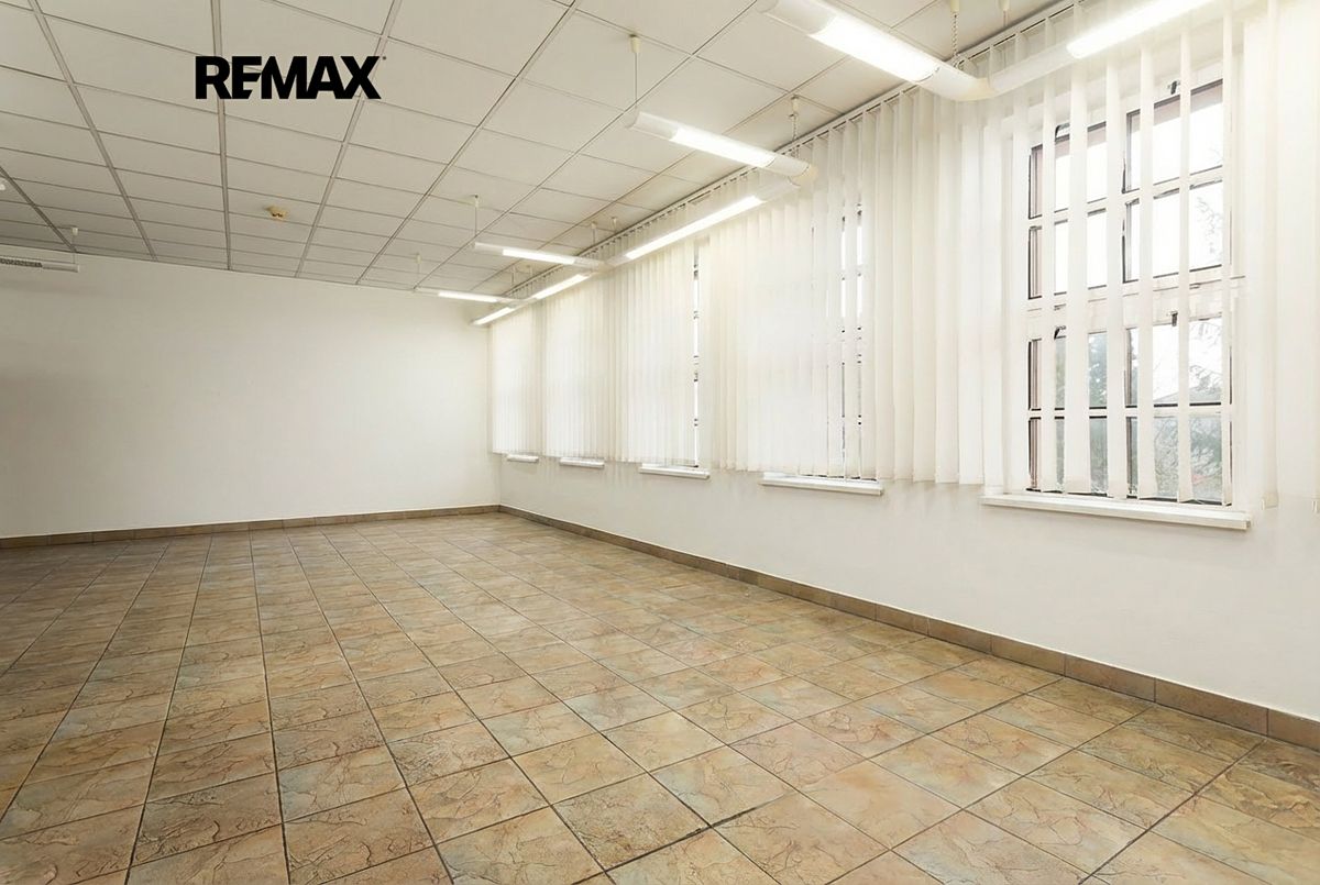 Pronájem kanceláře 200 m² – fotografie 3