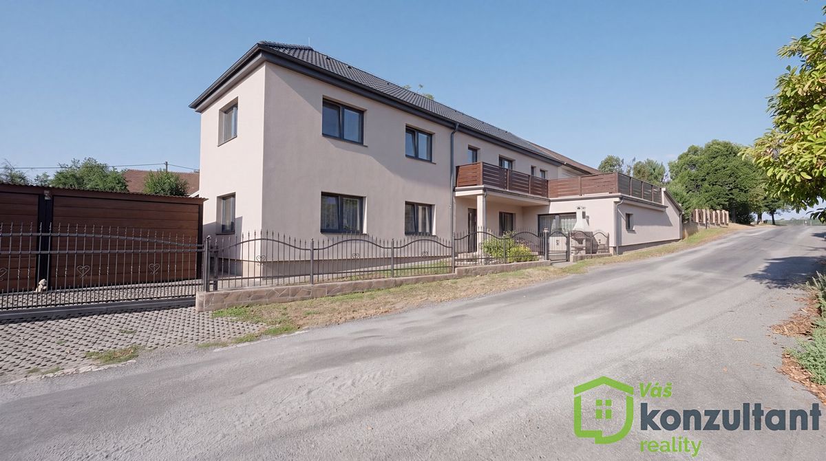 Prodej rodinného domu 345 m², pozemek 414 m² – fotografie 2