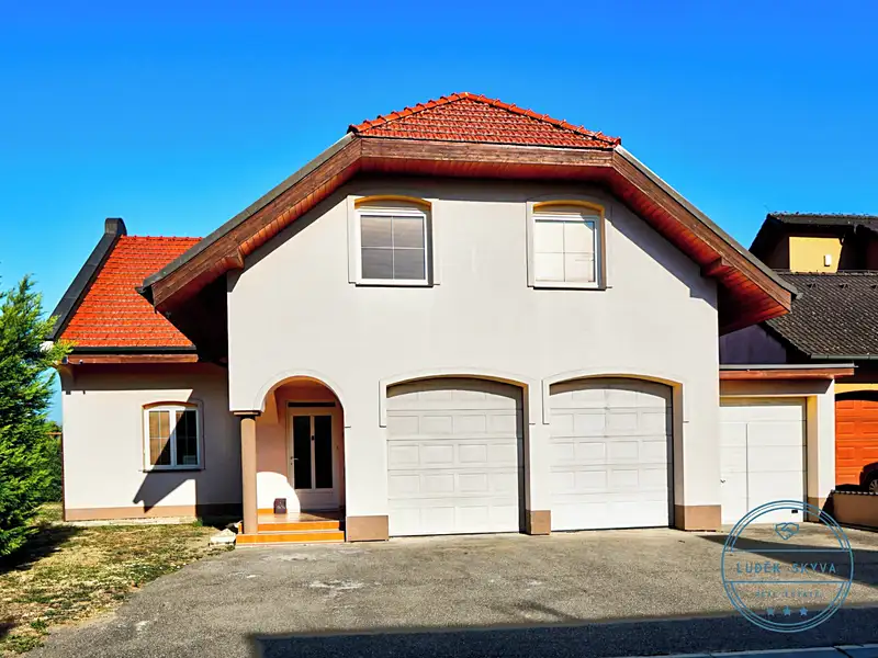 Prodej rodinného domu 245 m², pozemek 550 m², Velké Bílovice – náhled fotky 2