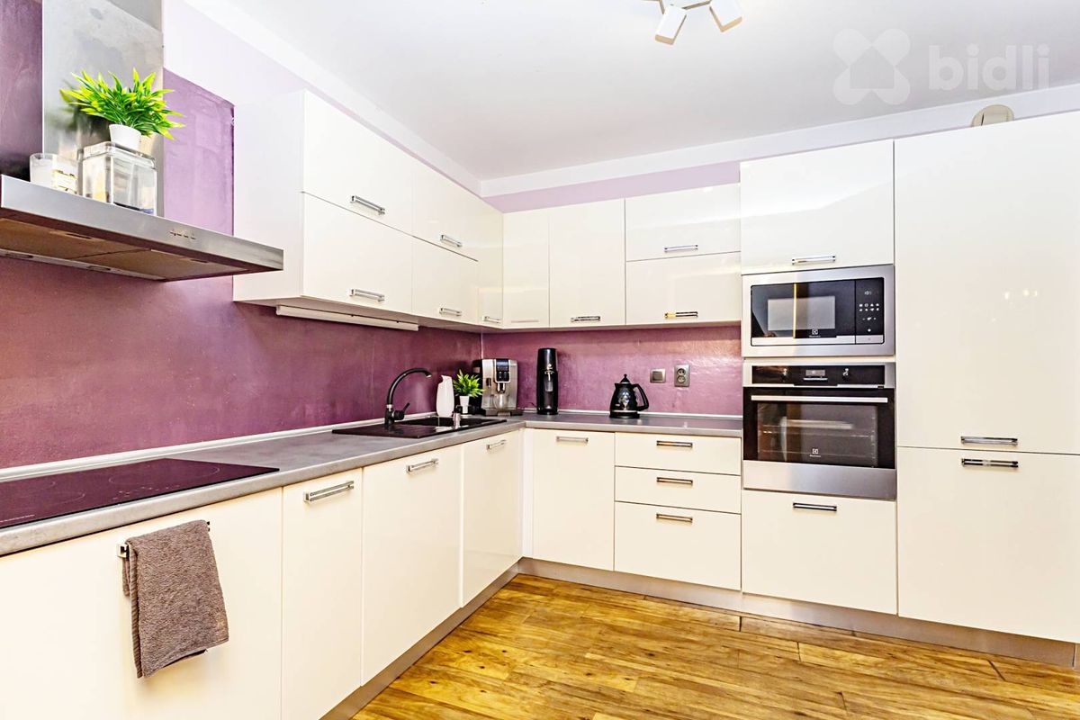 Prodej rodinného domu 267 m², pozemek 571 m² – fotografie 4