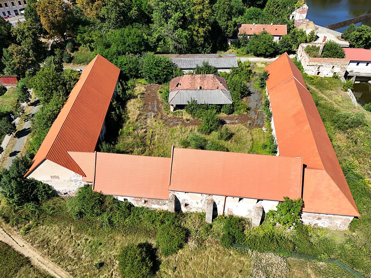 Prodej komerční nemovitosti 8074 m² – fotografie 5
