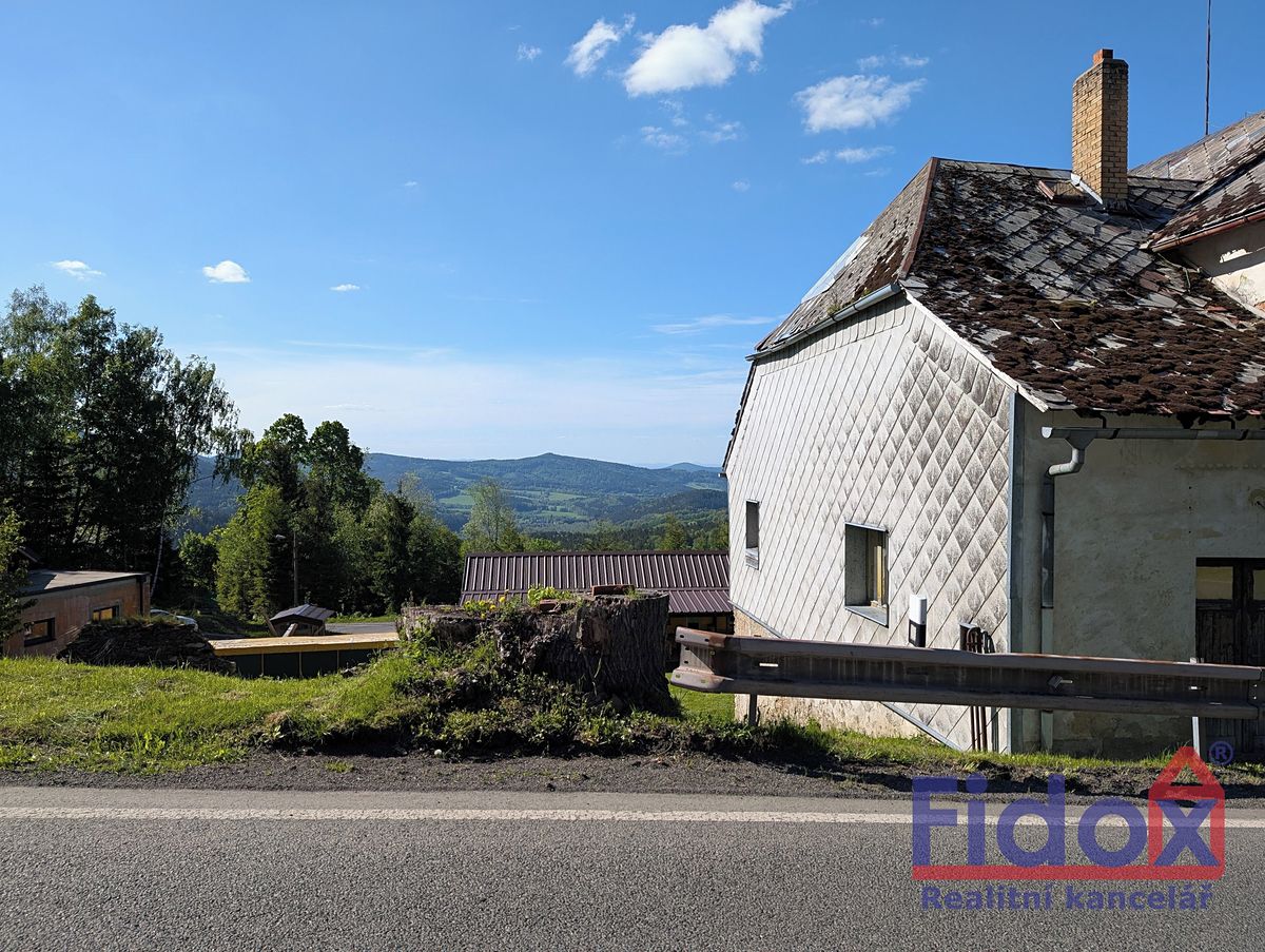 Prodej rodinného domu 430 m², pozemek 829 m² – fotografie 2