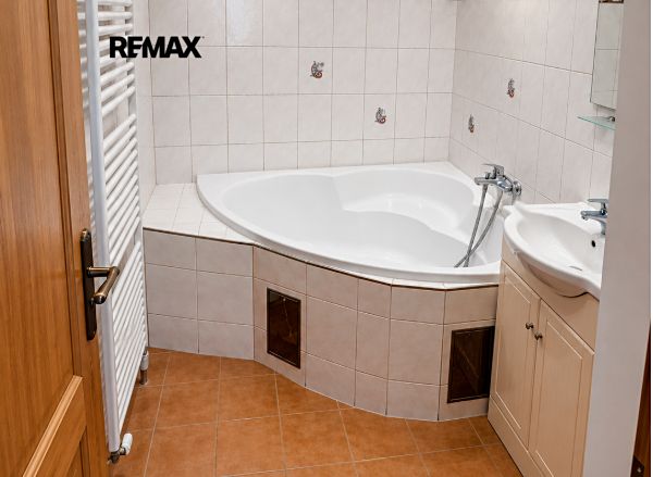 Prodej vícegeneračního domu 280 m², pozemek 126 m² – fotografie 4