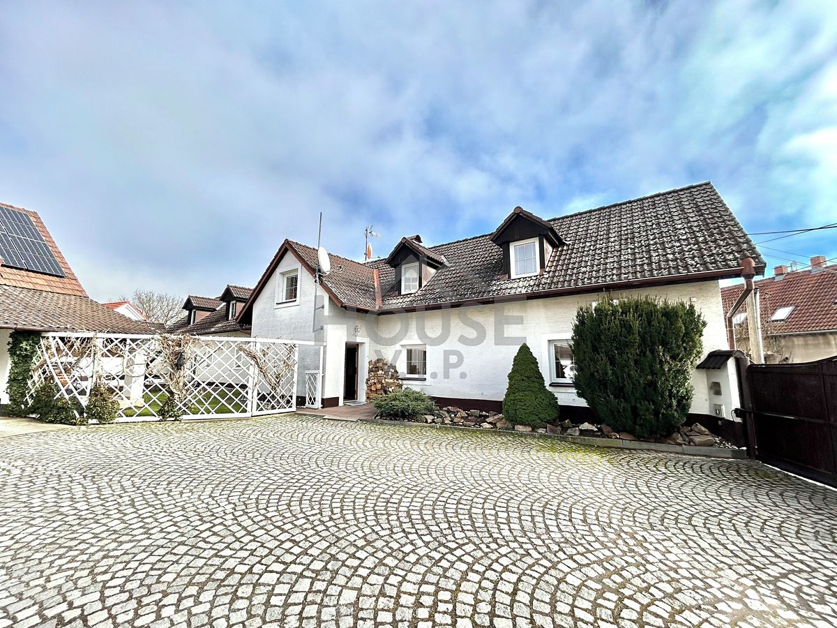 Prodej vícegeneračního domu 239 m², pozemek 414 m² – fotografie 3