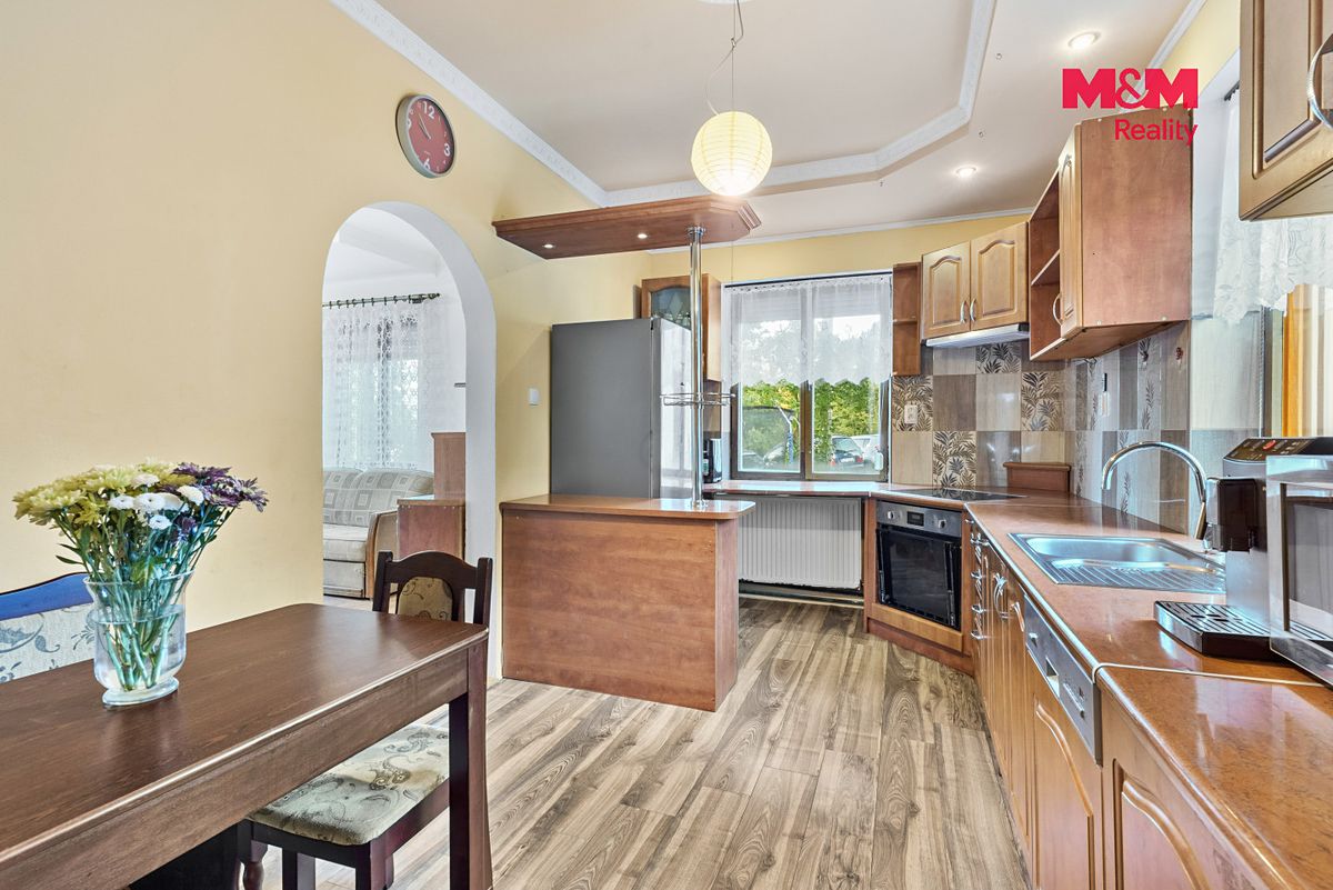 Prodej rodinného domu 140 m², pozemek 427 m² – fotografie 3