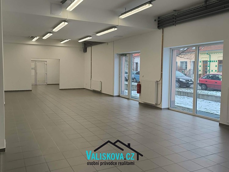 Pronájem komerčního prostoru, 210 m² (1 z 16)
