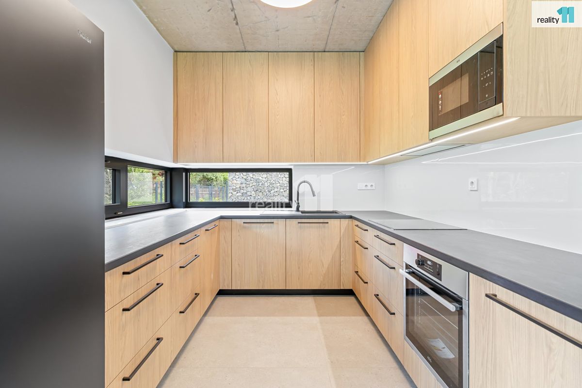 Pronájem rodinného domu 202 m², pozemek 348 m² – fotografie 4