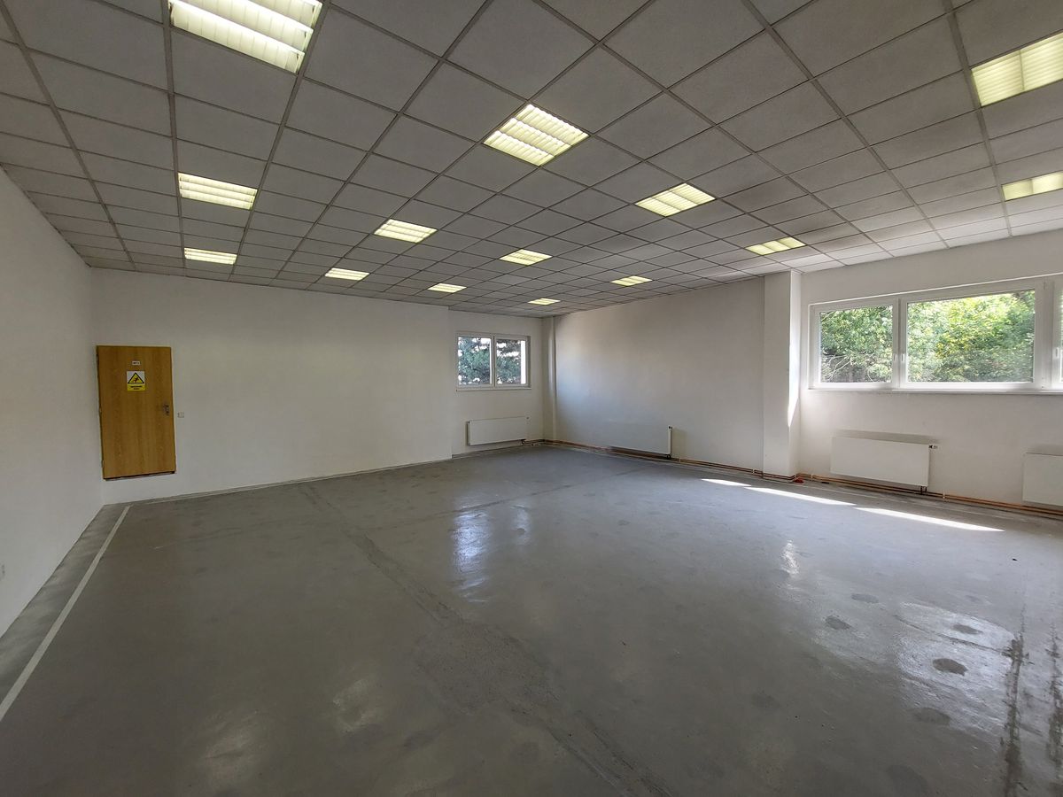 Pronájem kanceláře 141 m² – fotografie 2