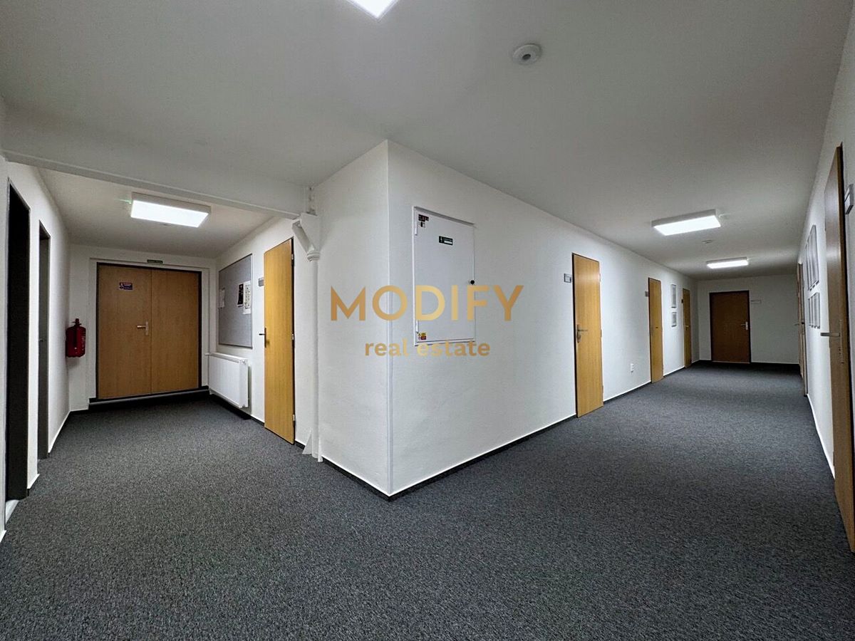 Pronájem kanceláře 21 m² – fotografie 4