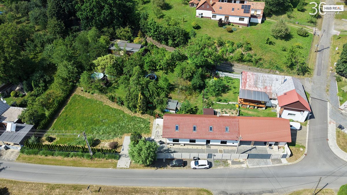Prodej rodinného domu 300 m², pozemek 1220 m² – fotografie 2