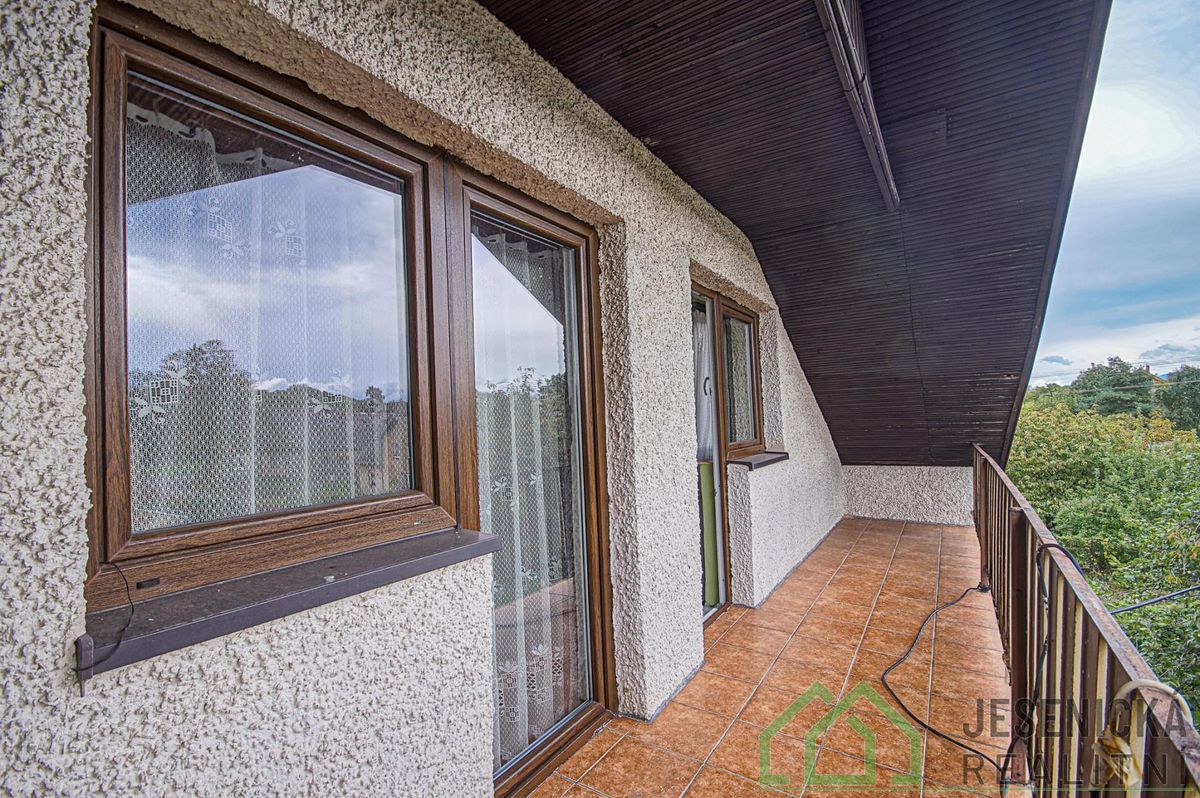 Prodej rodinného domu 105 m², pozemek 923 m² – fotografie 5