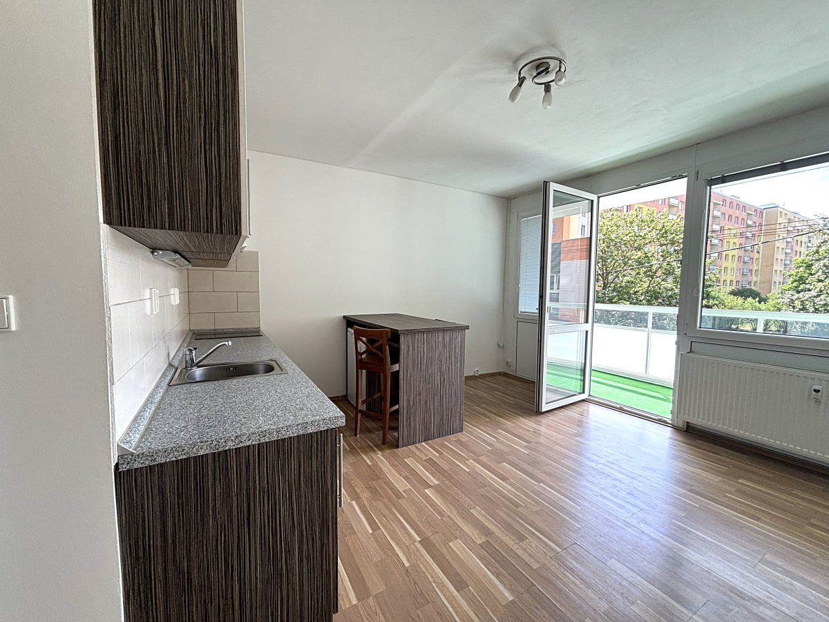 Pronájem bytu 1+kk 27 m² – fotografie 2