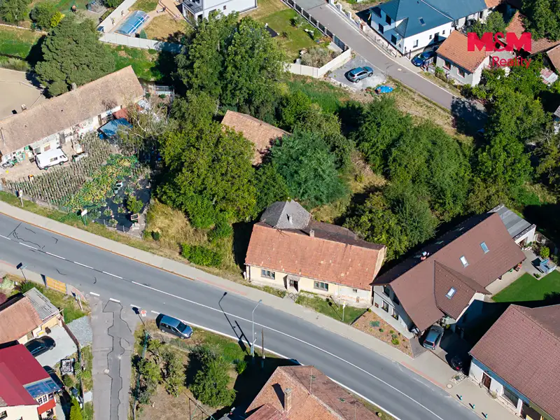 Prodej rodinného domu 80 m², pozemek 1384 m², Holice – náhled fotky 2