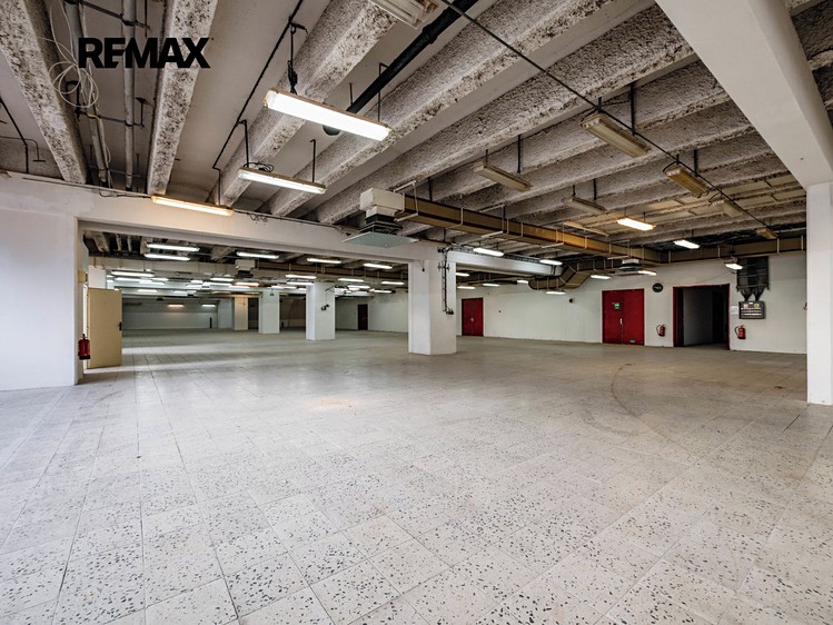 Комерційне приміщення в оренду, 1 696 м² (9 з 16)