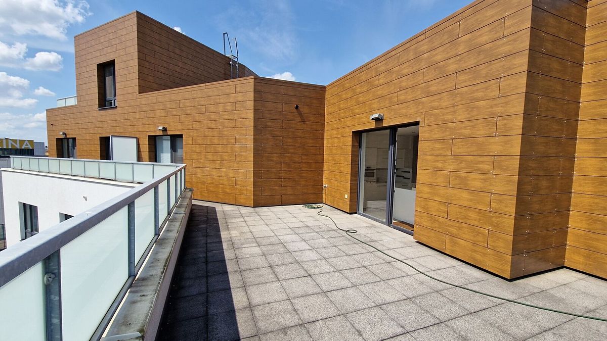 Pronájem bytu 4+kk 216 m²
