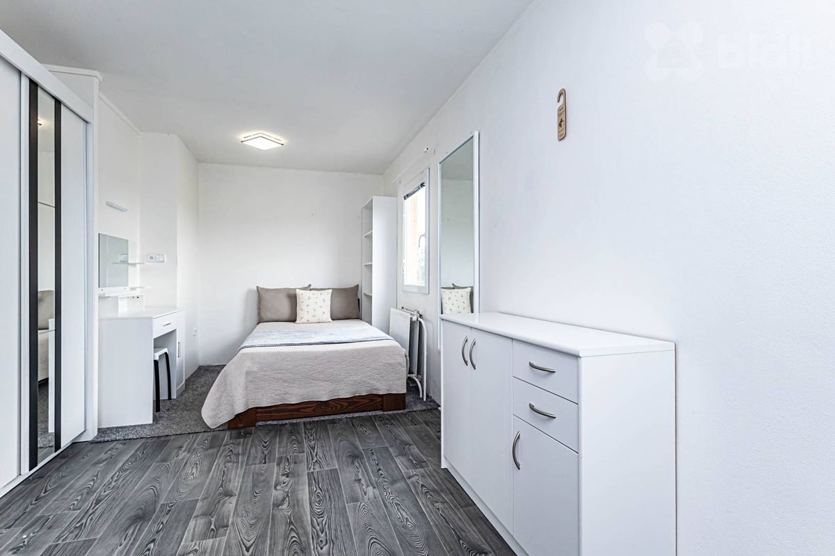 Prodej rodinného domu 176 m², pozemek 982 m² – fotografie 3