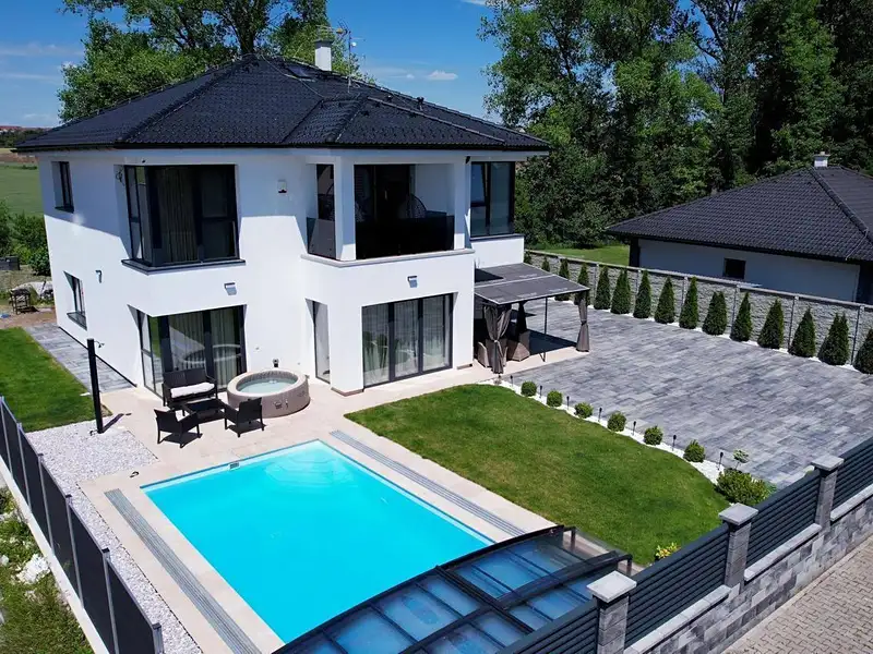 Prodej rodinného domu 243 m², pozemek 858 m², Květnice – náhled fotky 3