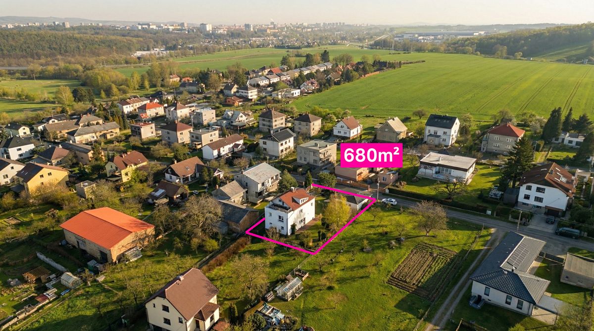 Prodej rodinného domu 180 m², pozemek 680 m² – fotografie 2