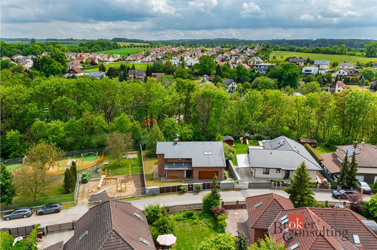 Prodej rodinného domu 339 m², pozemek 844 m² – fotografie 4