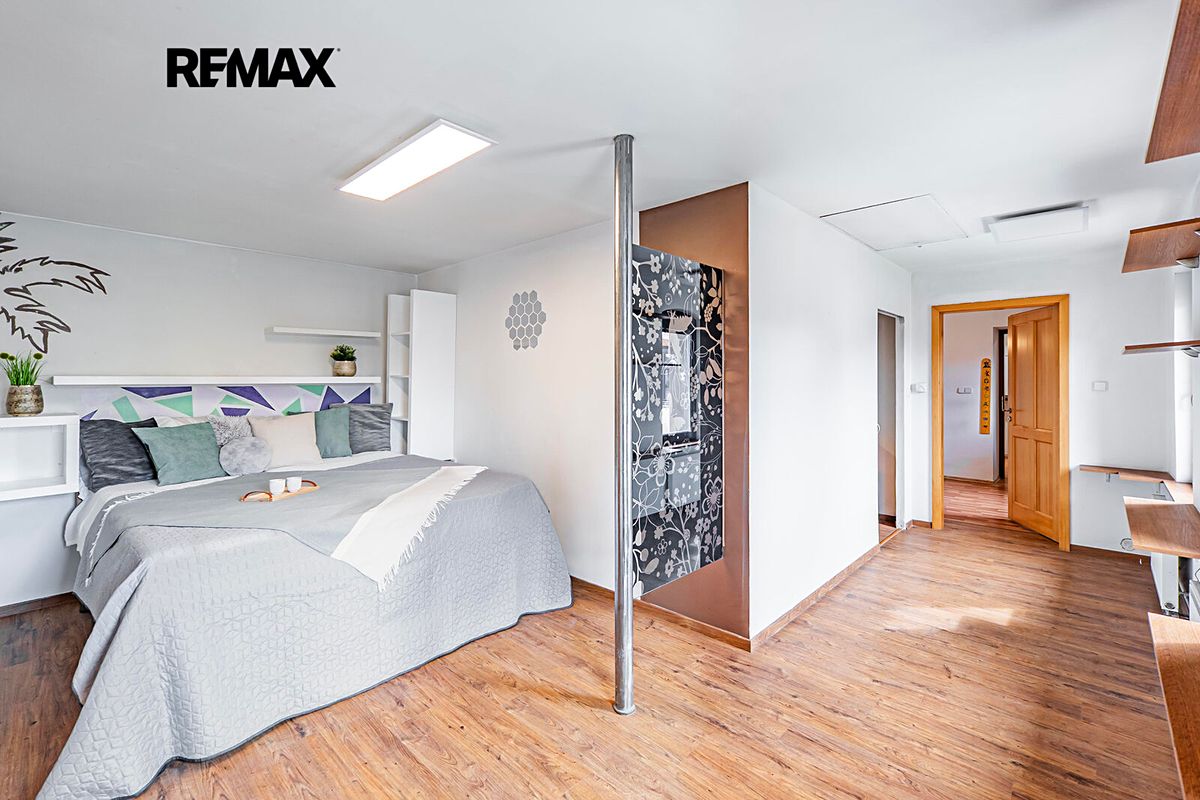 Prodej rodinného domu 300 m², pozemek 538 m² – fotografie 2
