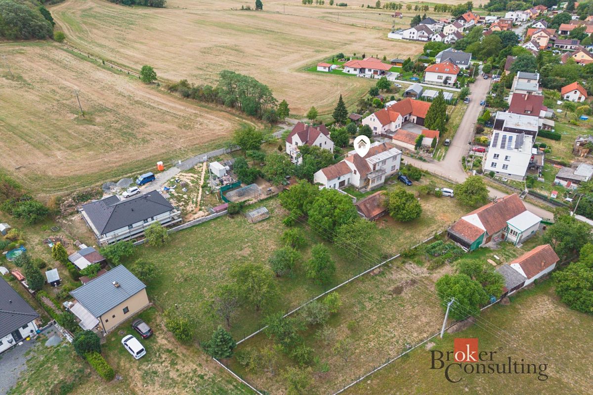 Prodej rodinného domu 740 m², pozemek 2940 m² – fotografie 2
