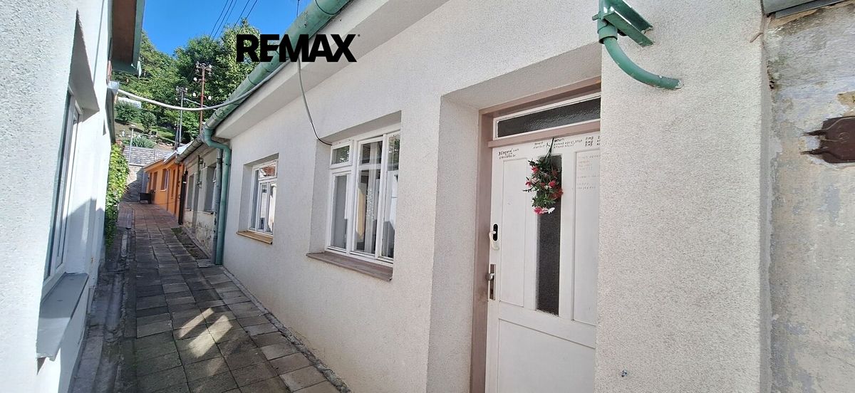 Prodej rodinného domu 81 m², pozemek 951 m² – fotografie 2